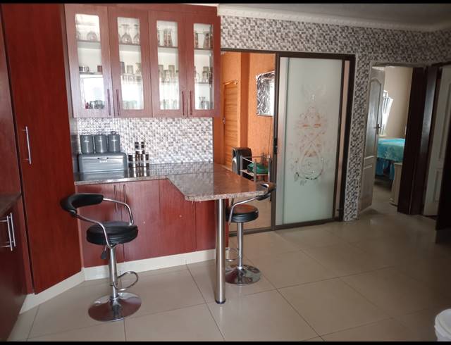4 BEDROOM HOUSE FOR SALE IN LAKESIDE